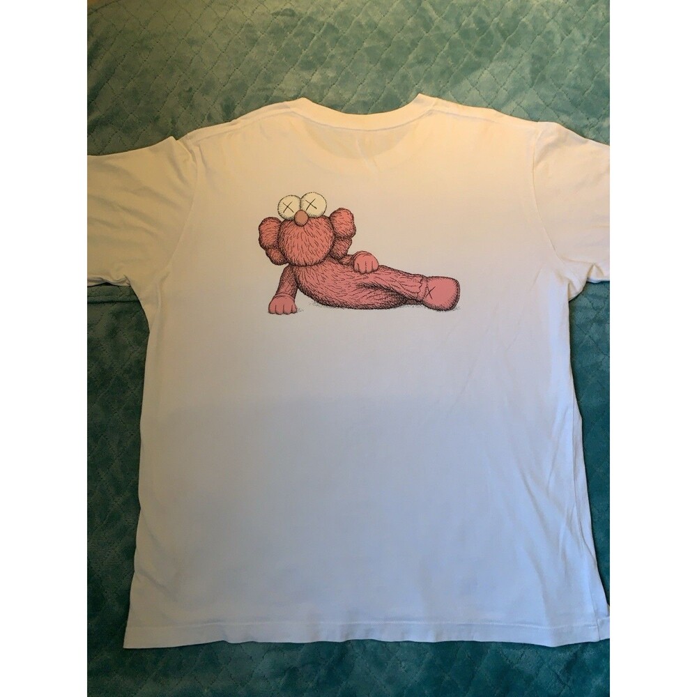 UNIQLO KAWS 2023 WHITE PINK GRAPHIC T-SHIRT MEN'S SZ XL